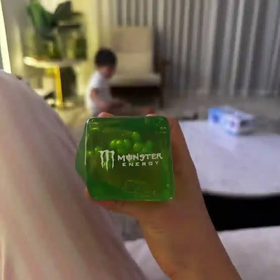 فیجت ضد استرس نیدو مکعبی مانستر مدل Monster Energy NeeDoh NICE CUBE (ژلهای ژلاتینی متراکم سبز فسفری)
